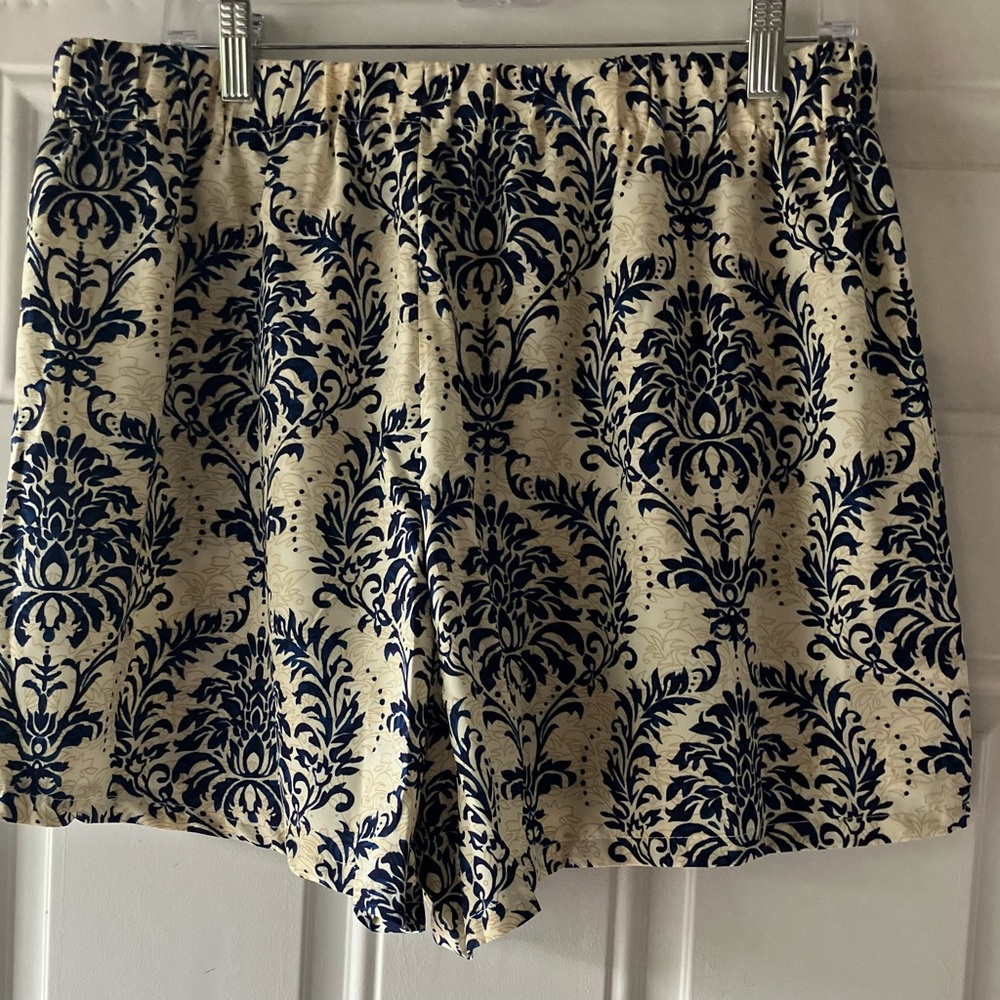 SOLD-SHEIN Blue and Cream Patterned Women's Shorts-1XL - Picture 2 of 4